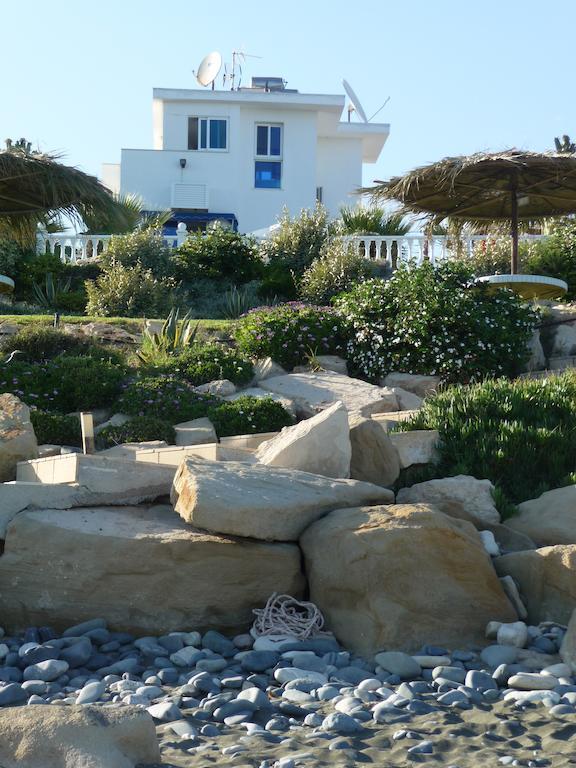 Zygi Beachfront Villa Kültér fotó